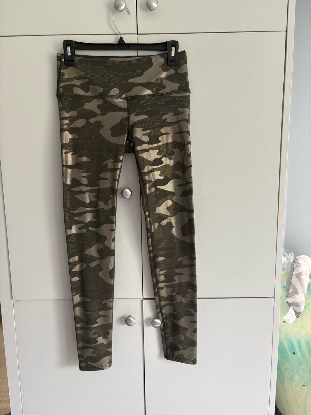 Noli Metallic Camo High-Rise Leggings in Olive and Tan